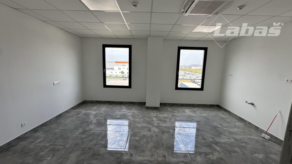 Kancelárske priestory na prenájom skladová hala Petrovany- vysielač