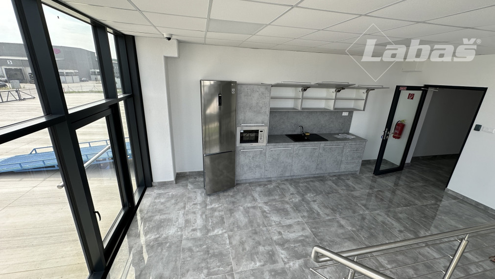 Kancelárske priestory na prenájom skladová hala Petrovany- vysielač