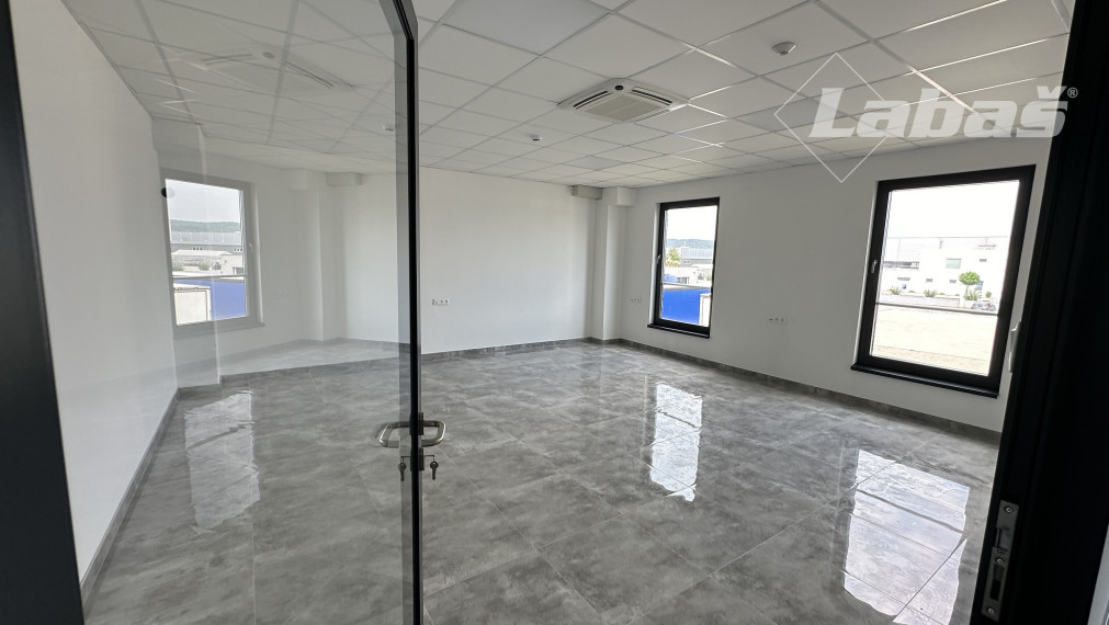 Kancelárske priestory na prenájom skladová hala Petrovany- vysielač