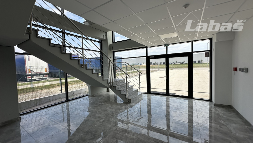 Kancelárske priestory na prenájom skladová hala Petrovany- vysielač