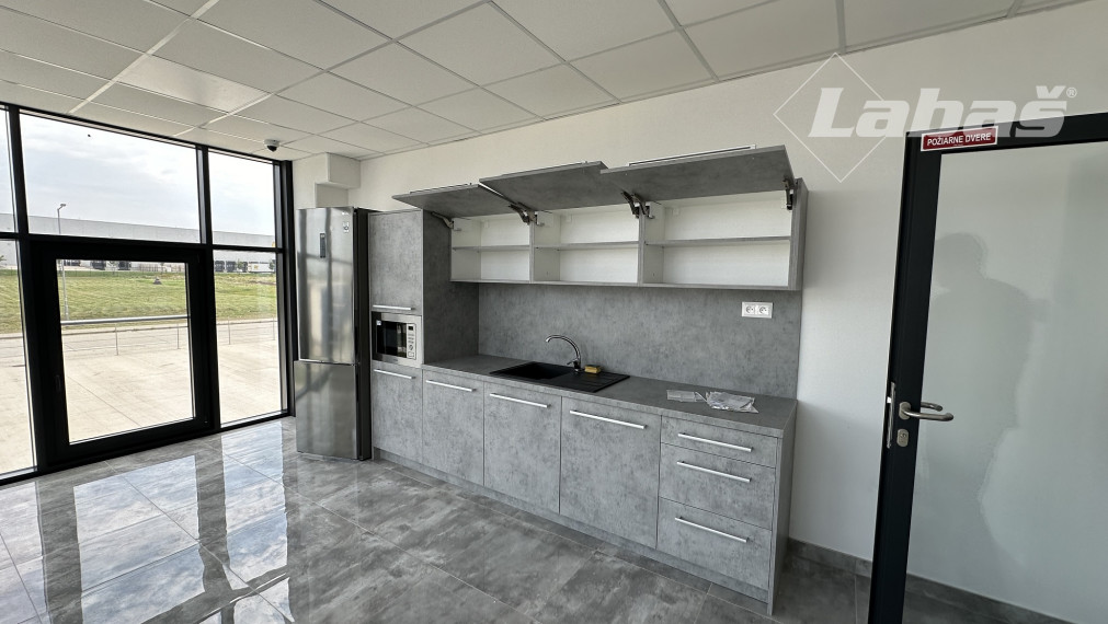 Kancelárske priestory na prenájom skladová hala Petrovany- vysielač
