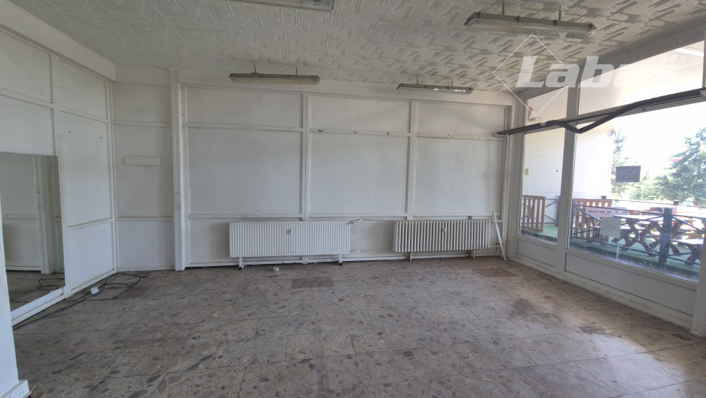 Outlet, mix tovar 54m2 - OC Hornád