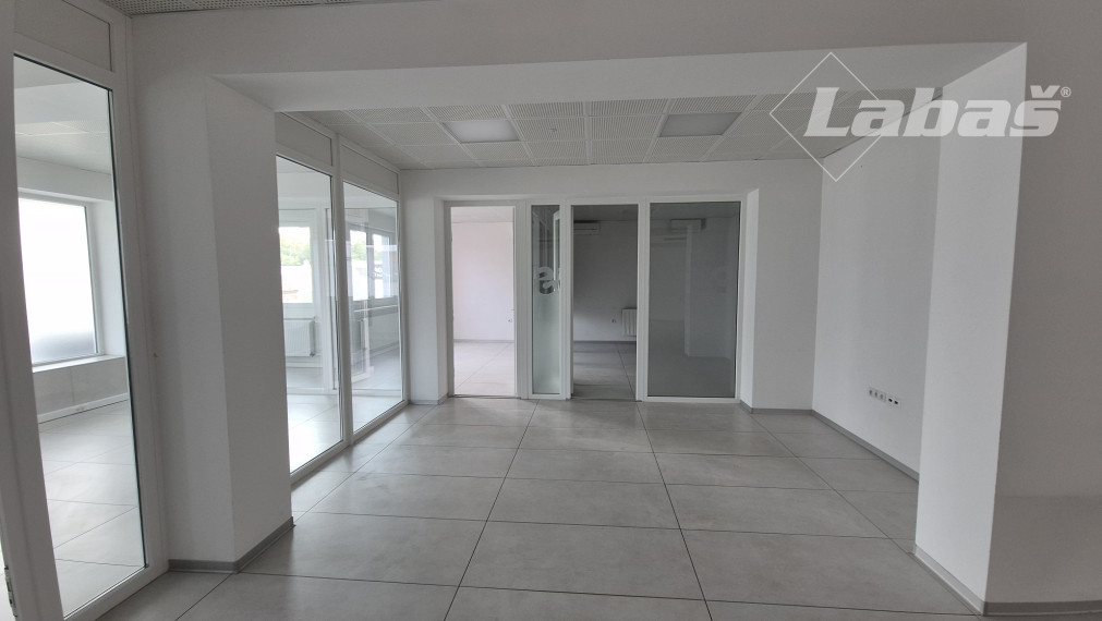 Nebytové priestory areál Domoss , Piešťany 1.NP a 2.NP 383m2 a 524 m2