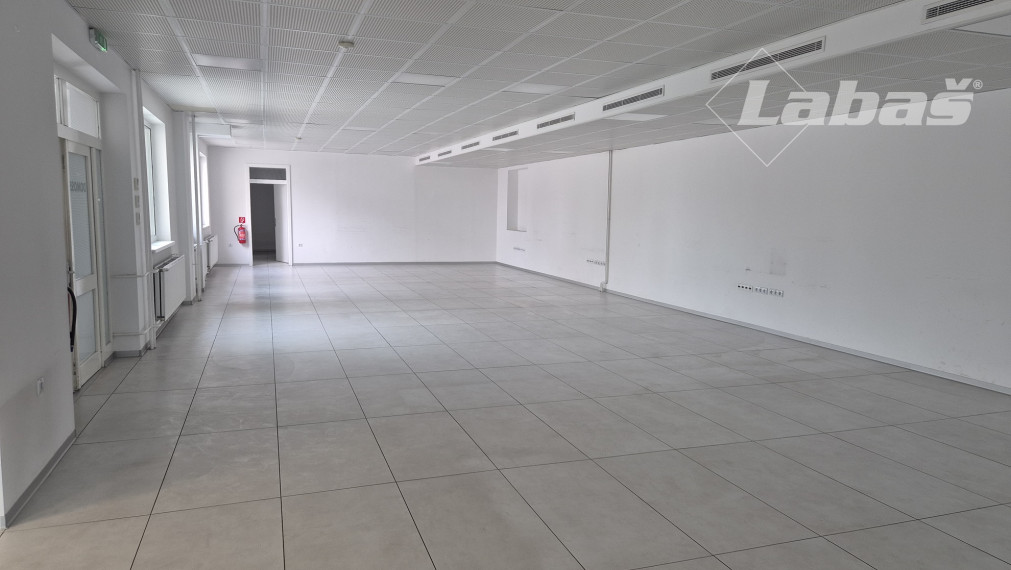 Nebytové priestory areál Domoss , Piešťany 1.NP a 2.NP 383m2 a 524 m2