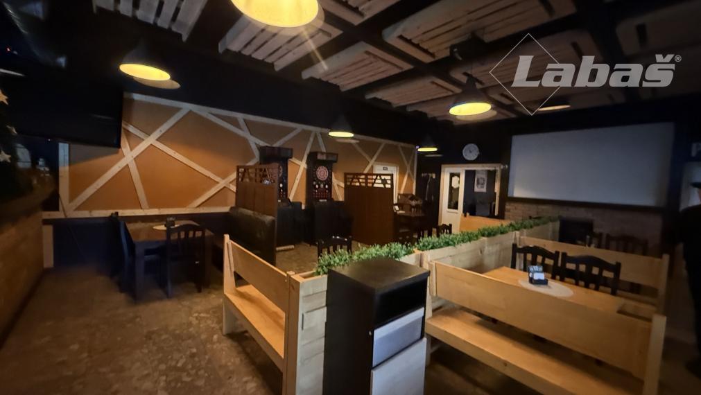 Pub Paletka - OC Važec 313,5 m2 + Terasa 73 m2