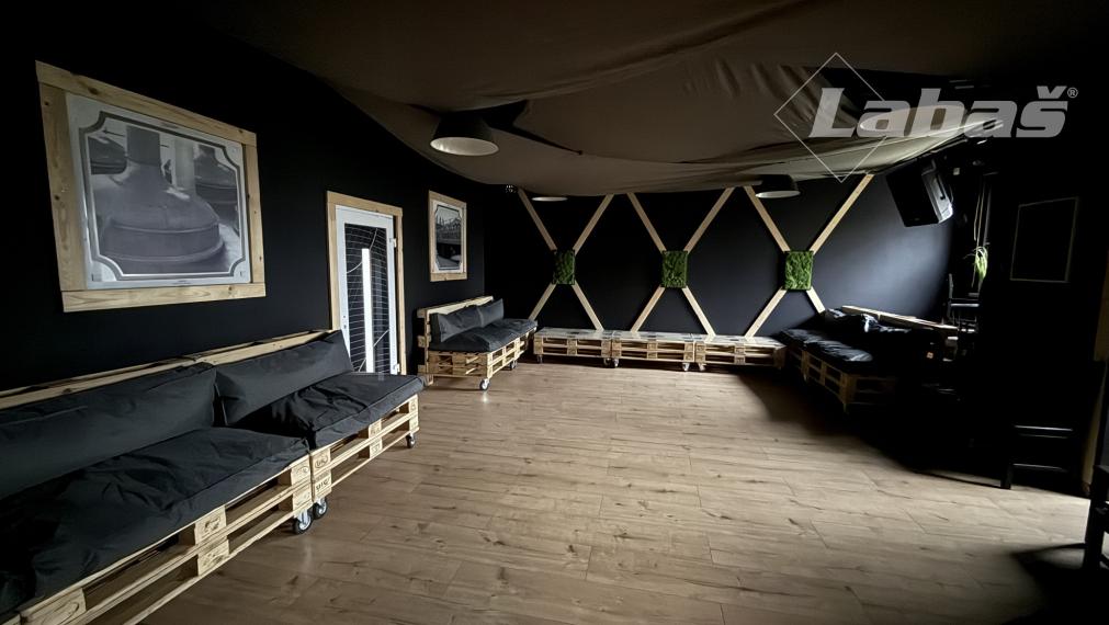 Pub Paletka - OC Važec 313,5 m2 + Terasa 73 m2