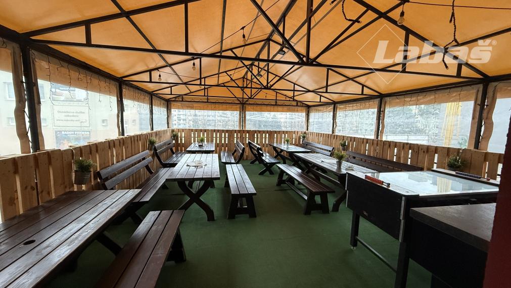 Pub Paletka - OC Važec 313,5 m2 + Terasa 73 m2