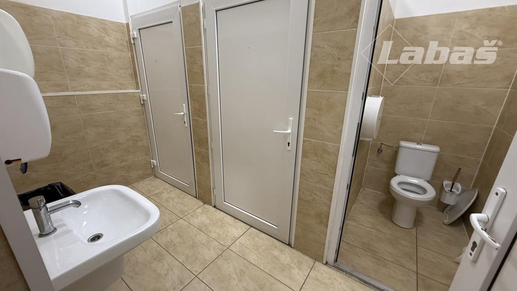 Pub Paletka - OC Važec 313,5 m2 + Terasa 73 m2