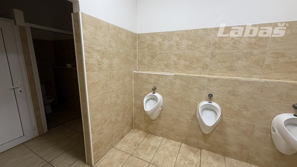 Pub Paletka - OC Važec 313,5 m2 + Terasa 73 m2