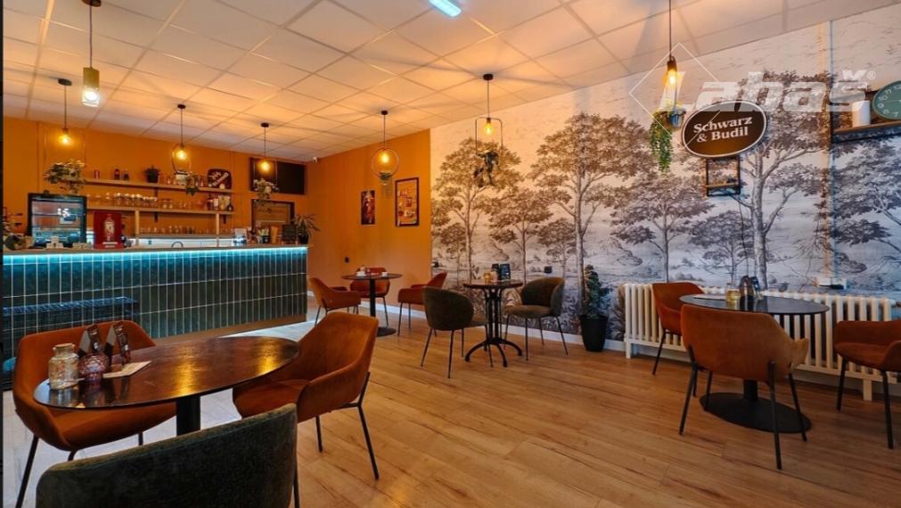 Kaviareň, škôlka a salón pre psíkov  OC Laborec