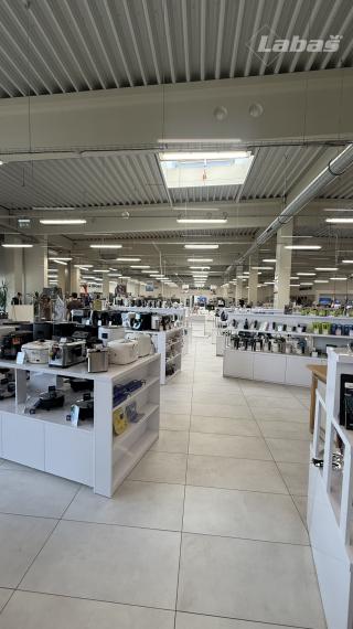 Piešťany, areál bývalá predajňa  Domoss, 1710 m2