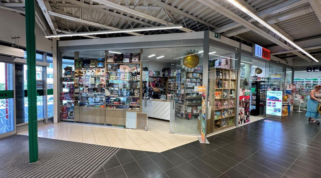 Papier, hračky - OC Laborec