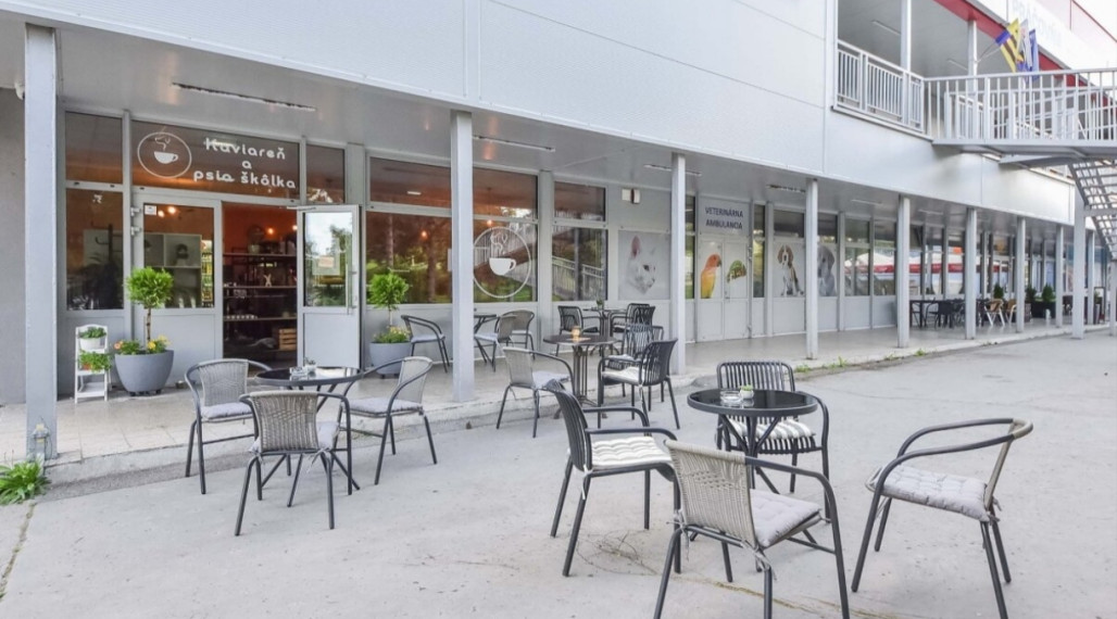 Kaviareň, škôlka a salón pre psíkov  OC Laborec