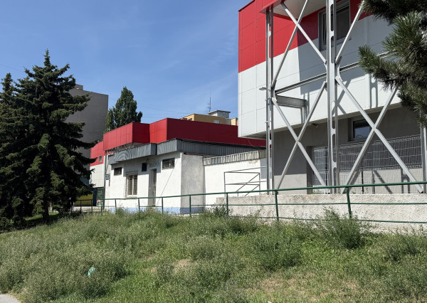 Práčovňa - OC Laborec ponuka na odstúpenie služby alebo prenájom , 127m2